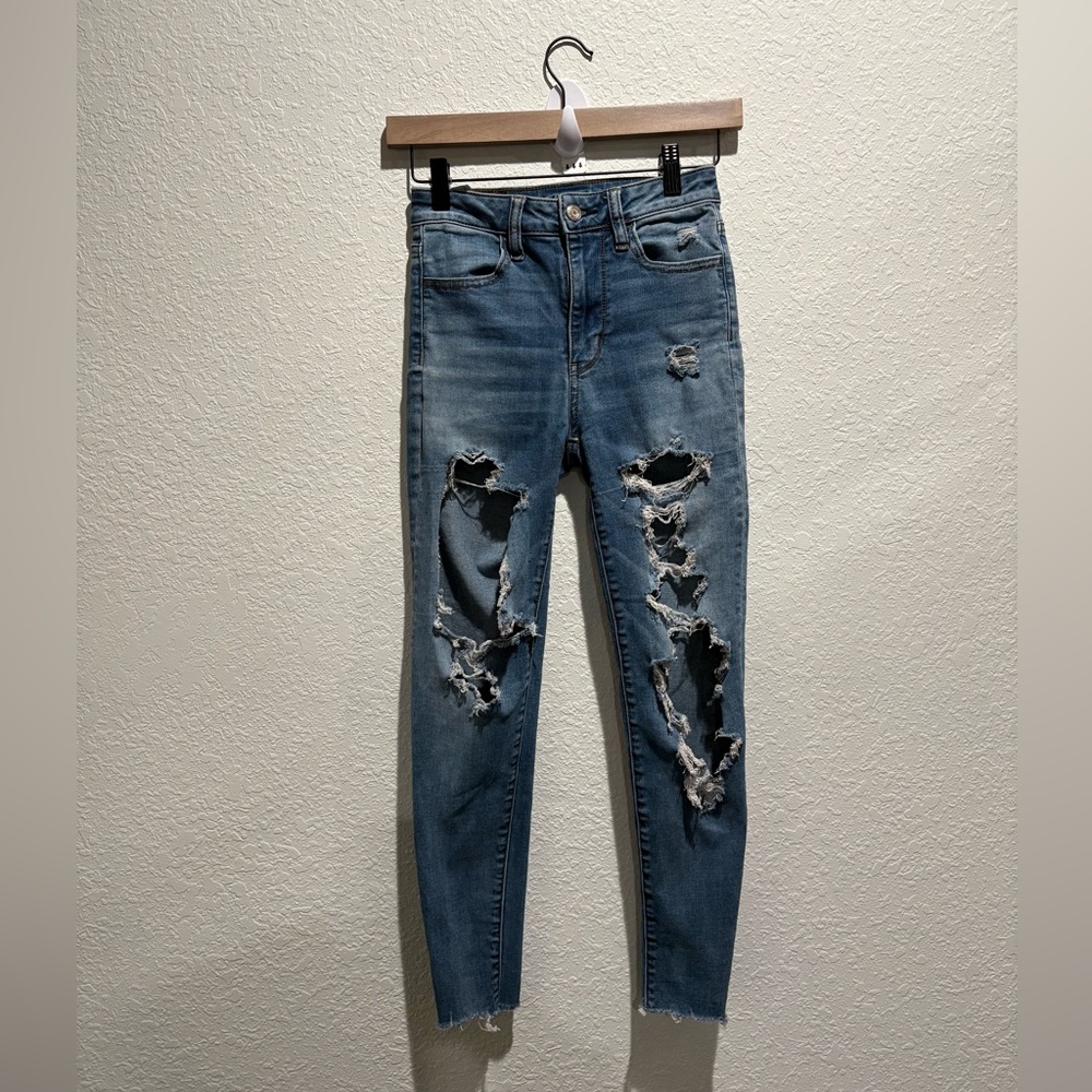 American Eagle - style is Super High Rise Jegging— Size 00 SHORT
